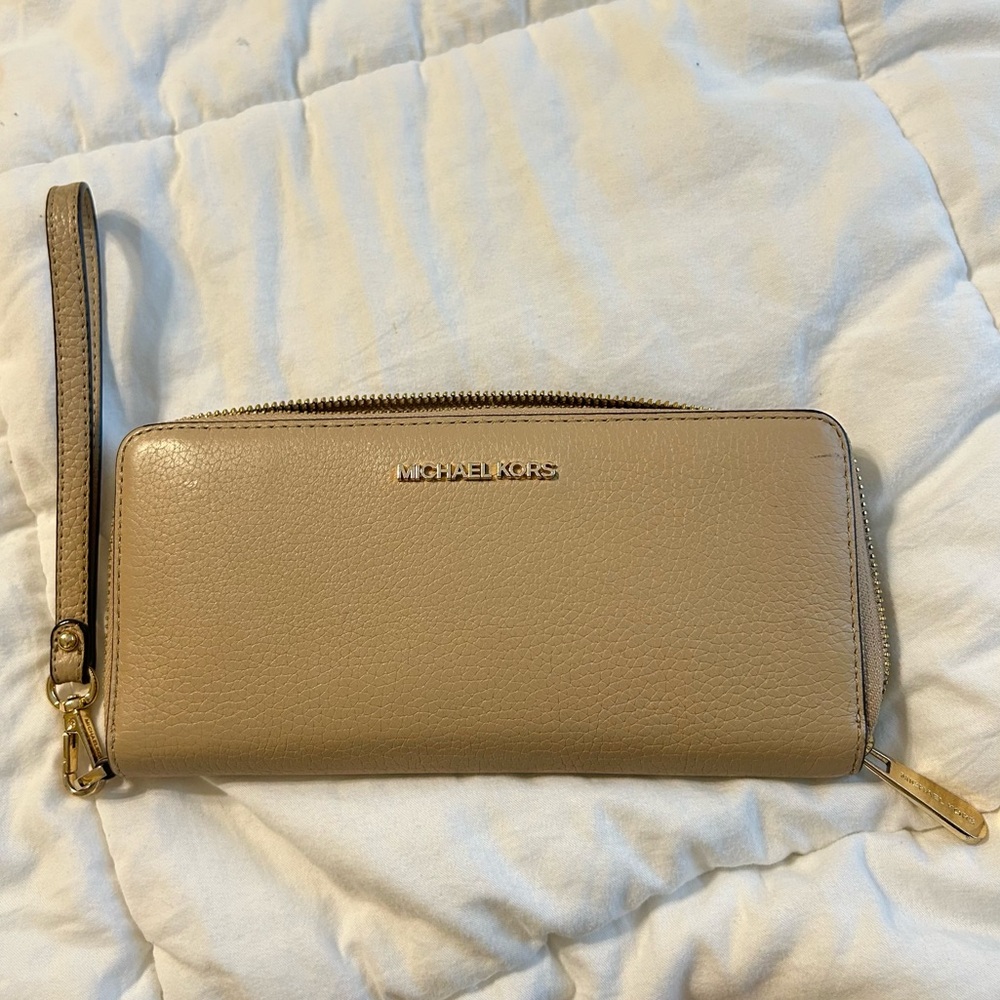 Michael Kors wristlet